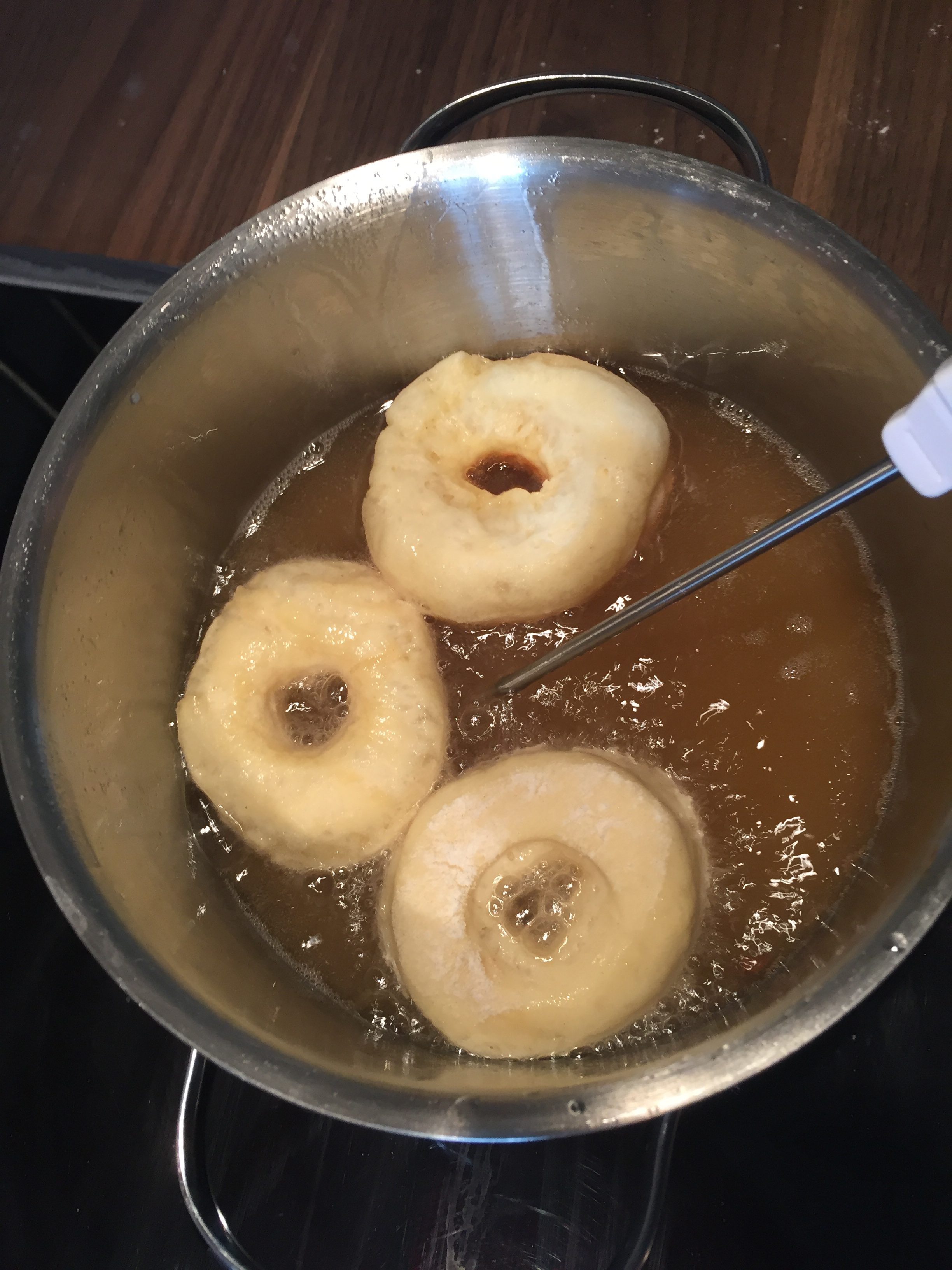 Frittieren der Donuts