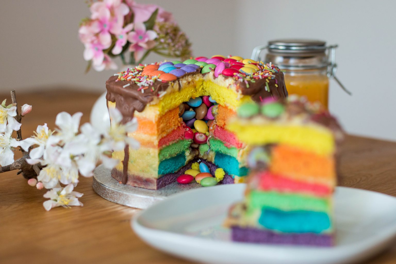 Regenbogentorte mit Lemon Curd - Backe Backe Kuchen Regenbogentorte mit Lemon Curd - Backe Backe Kuchen