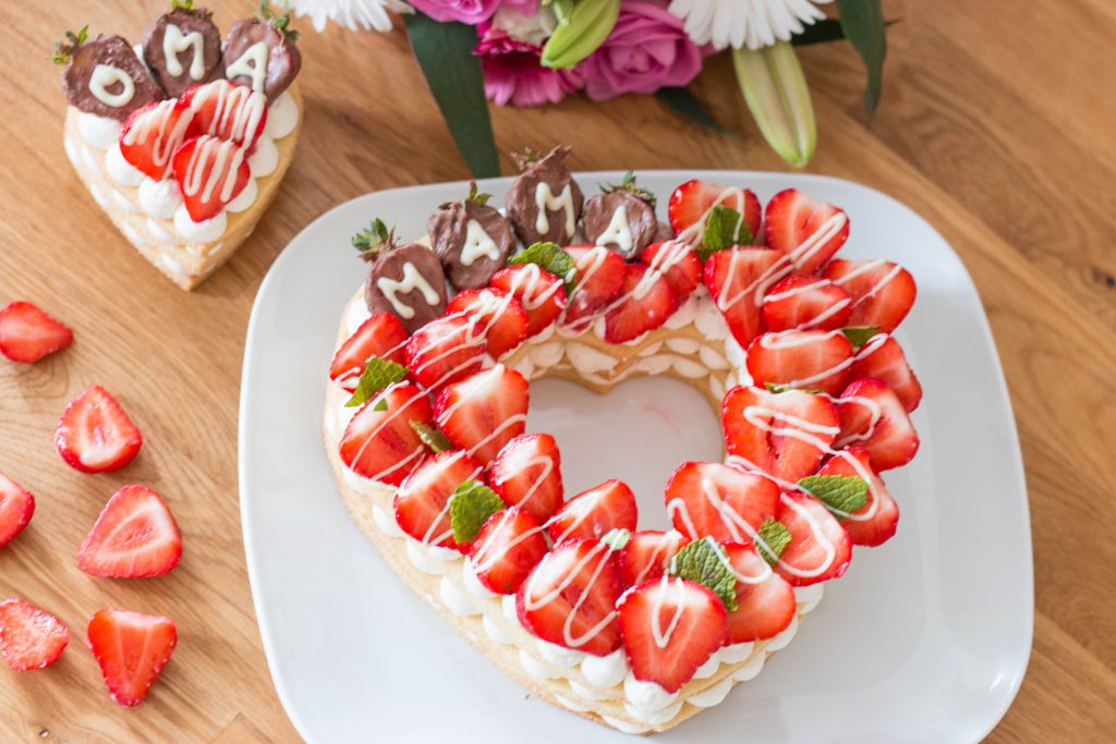 Erdbeer-Herzkuchen - Letter cake zum Muttertag - Backe Backe Kuchen