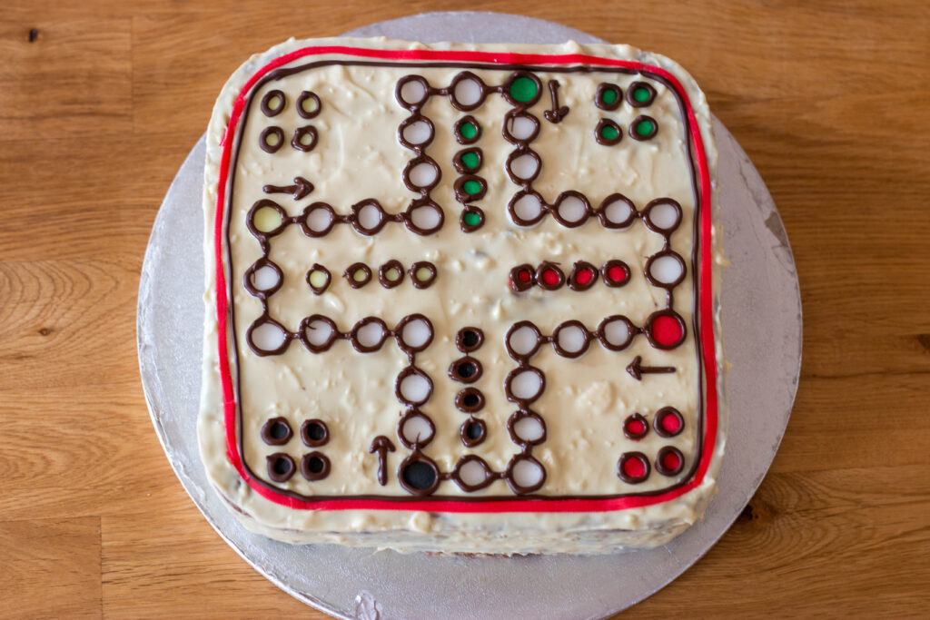 Mensch-ärgere-dich-nicht-Torte - Backe Backe Kuchen